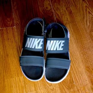 Nike sandals size 9